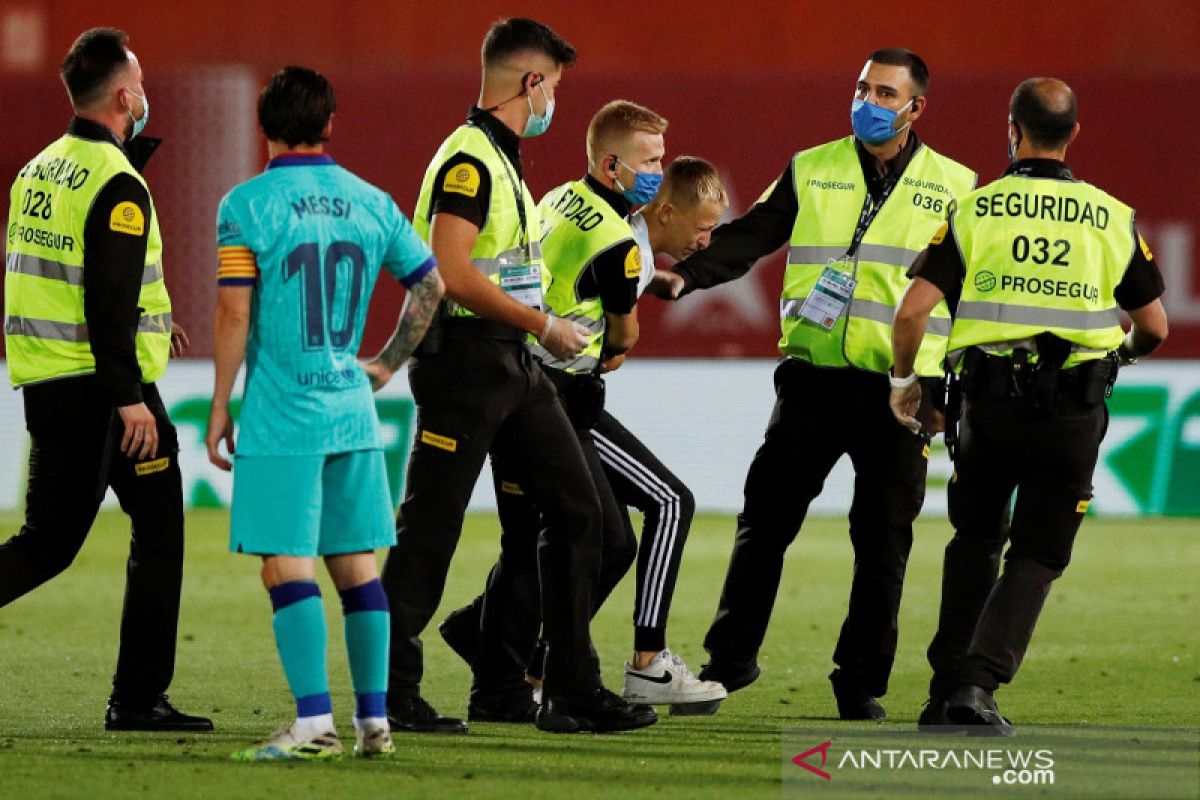 Pembatasan ketat tak jadi halangan fans Lionel Messi masuk ke lapangan