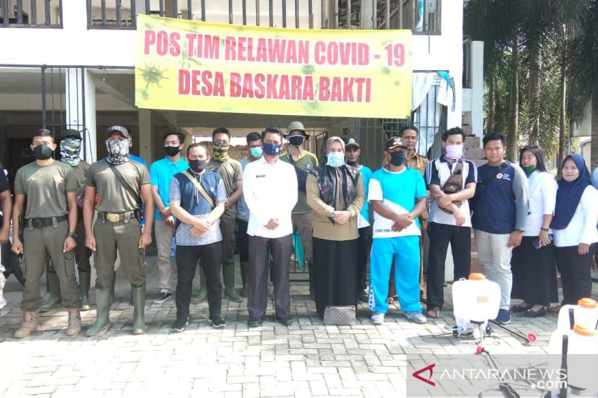 Tim Gugus Tugas semprotkan disinfektan di fasilitas publik