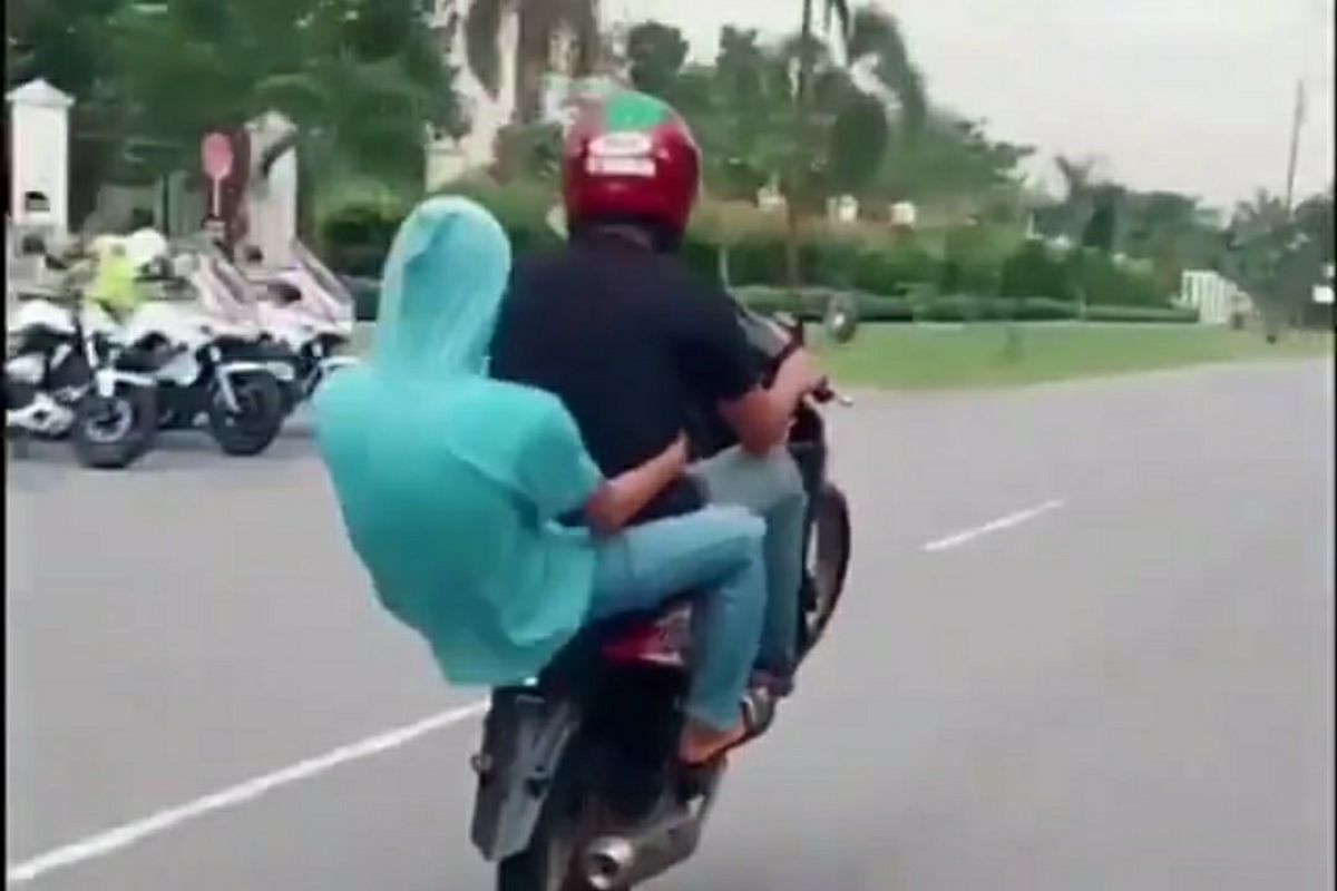 Nekat ugal-ugal di depan polisi demi video viral, tiga pemuda ini diamankan