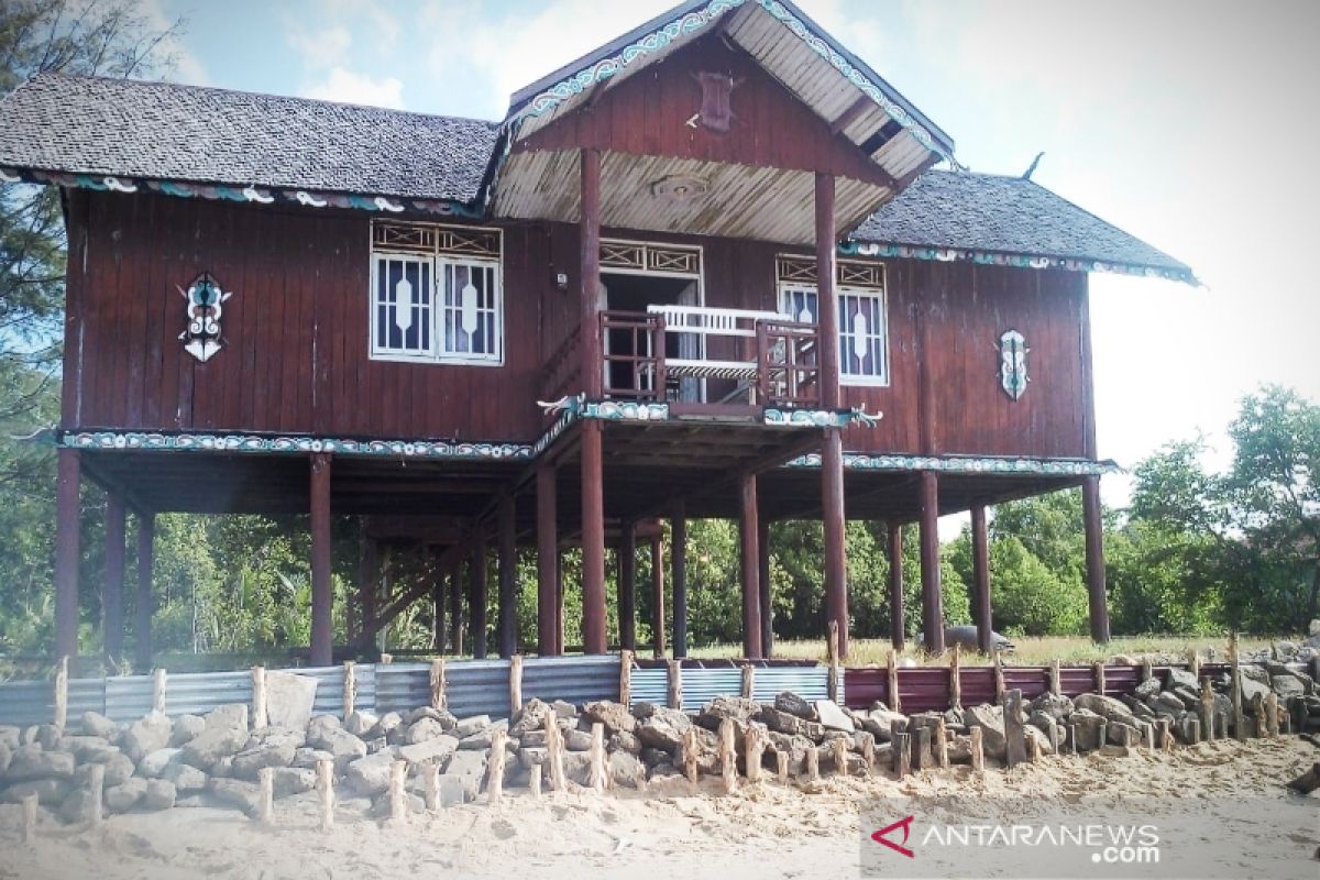 Betang wisata Pantai Ujung Pandaran dipasangi siring darurat tunggu pembongkaran