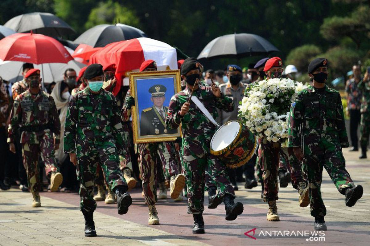 Peristirahatan terakhir mantan Kasad yang sederhana disamping kakaknya