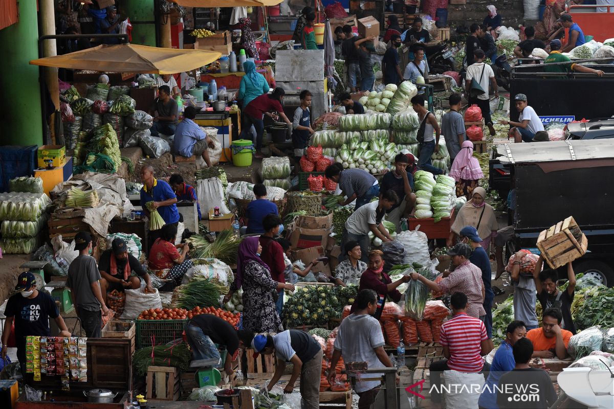 Pedagang positif COVID-19 di Pasar Petojo Enclek tinggal di kios