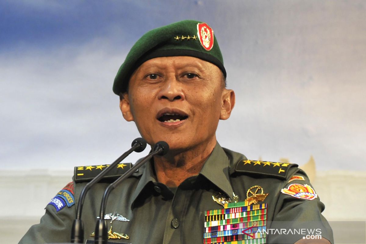 TNI-AD kibarkan bendera setengah tiang hormati Pramono Edhie