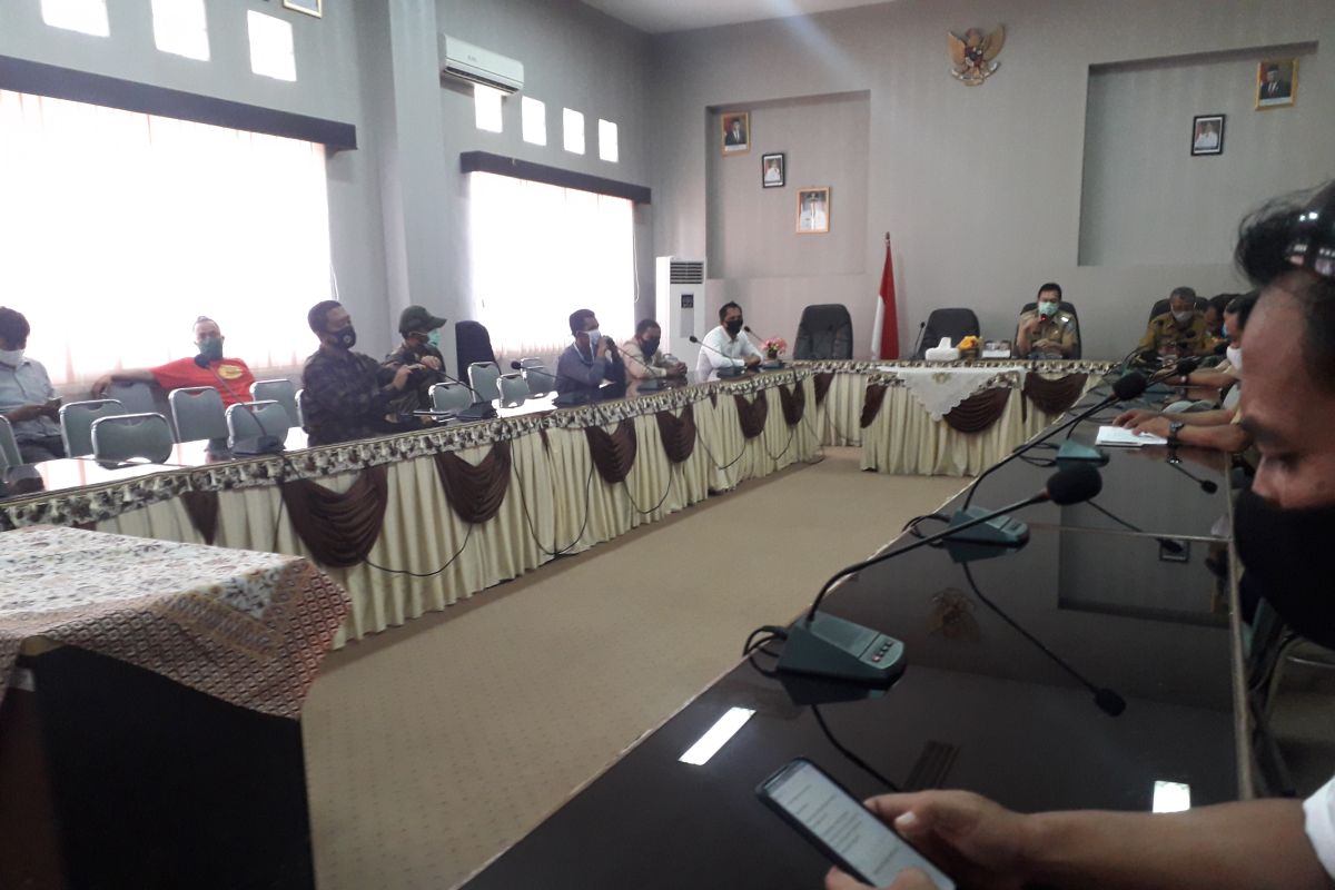 Bupati Bangka Barat pertanyakan realisasi bansos Pemprov Babel