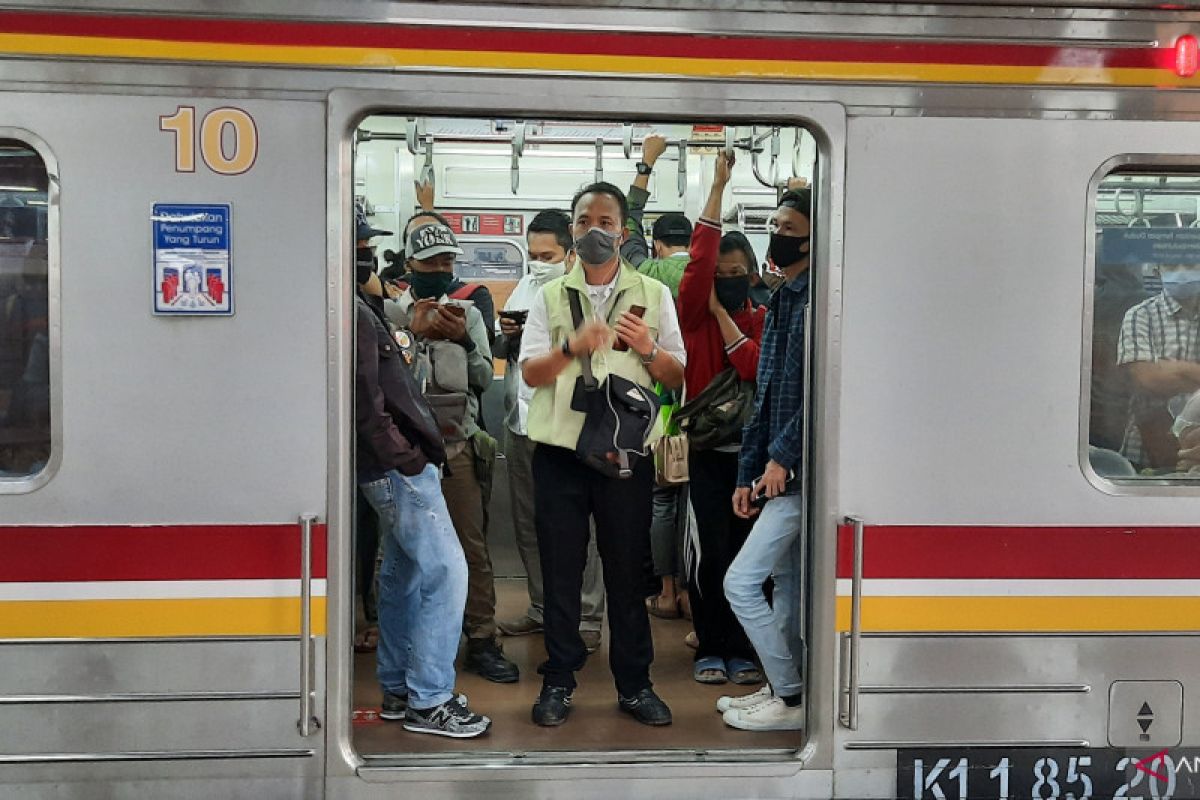 Droplet kecil virus corona bertahan 15 menit, jangan bicara di transportasi publik