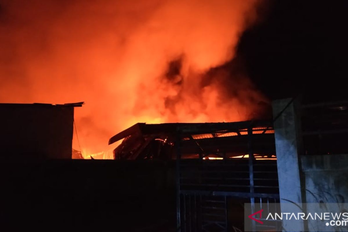 Gudang kasur di Kota Sorong terbakar