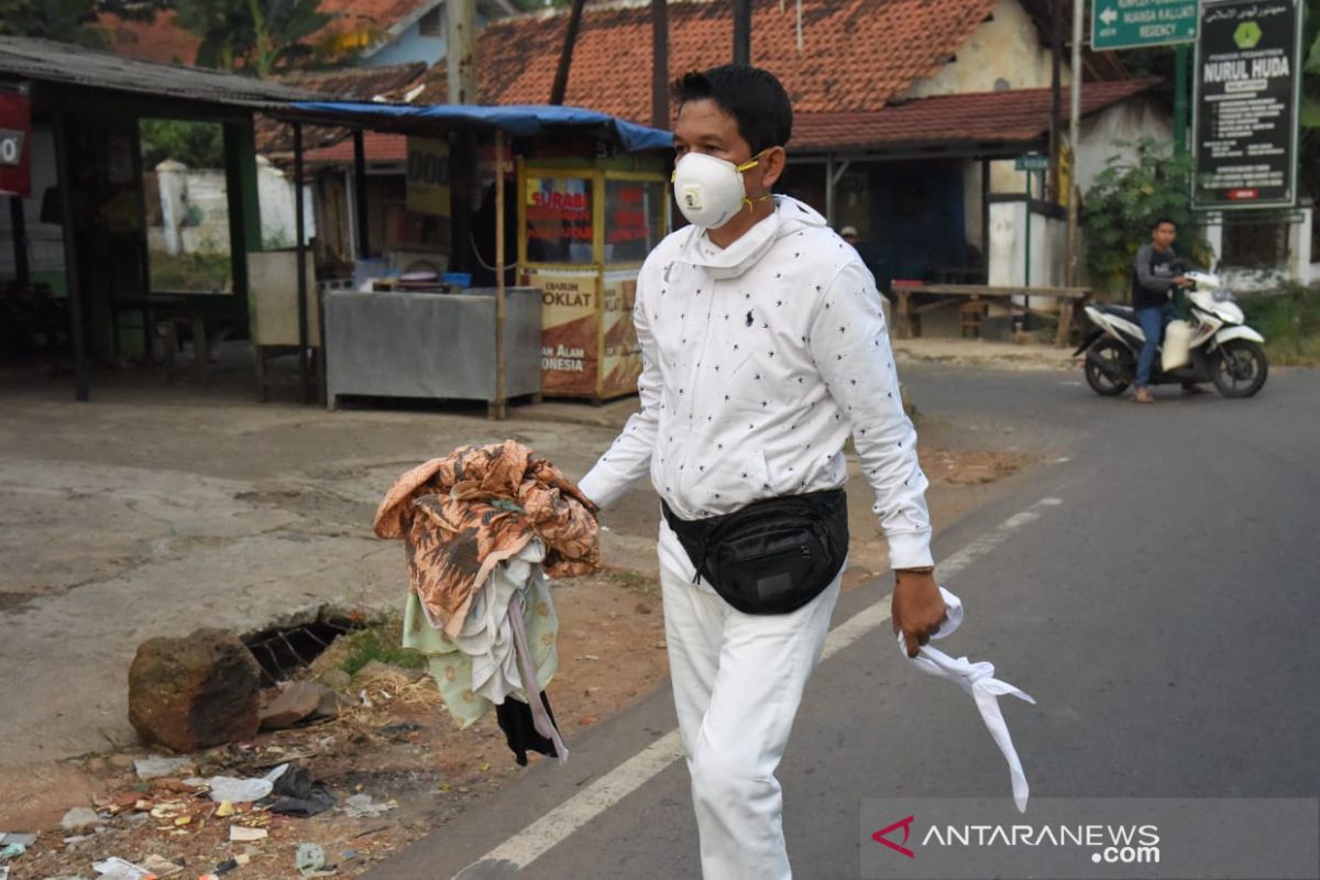 Video aksi pungut sampah Dedi Mulyadi di medsos menuai pujian warganet (video)