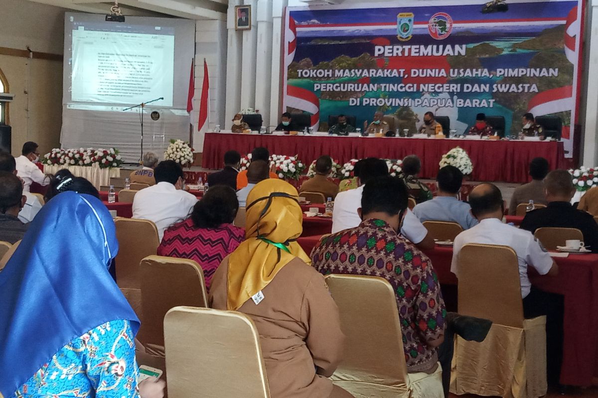 Gubernur Papua Barat harap bertahap penerbangan kembali normal