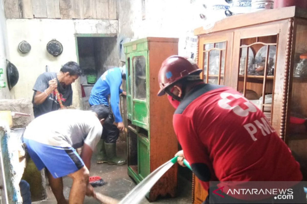 PMI kirim relawan bantu penanganan longsor dan banjir di Sulsel