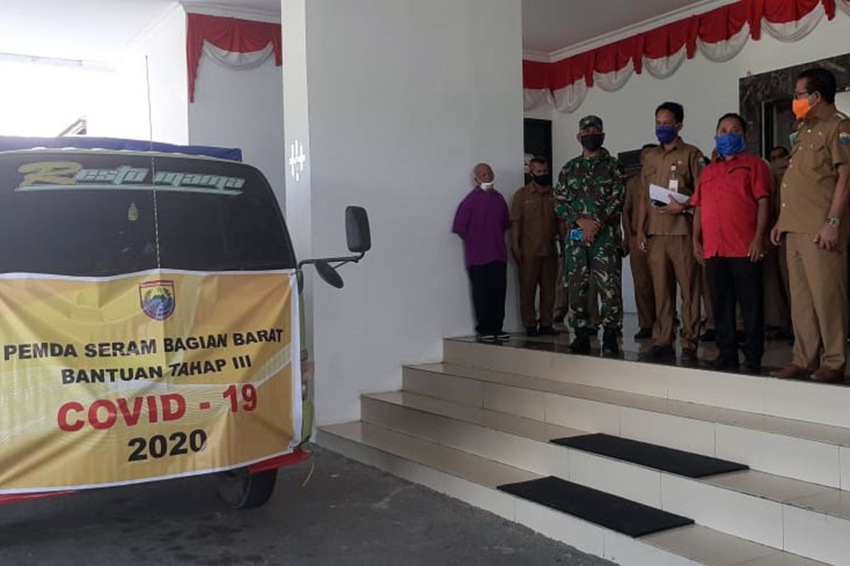 Pemkab SBB salurkan belasan ribu paket kebutuhan pokok