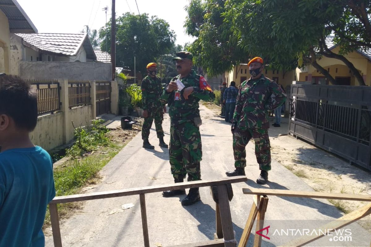 Warga Riau bersyukur selamat setelah rumahnya hancur tertimpa pesawat TNI