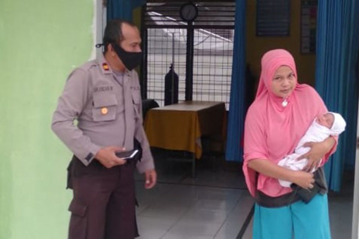 Sesosok bayi perempuan ditemukan di depan rumah warga di Aceh Timur