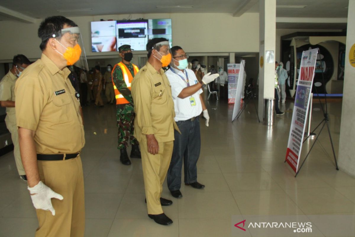 Bupati Belitung tinjau pembukaan penerbangan penumpang di bandara