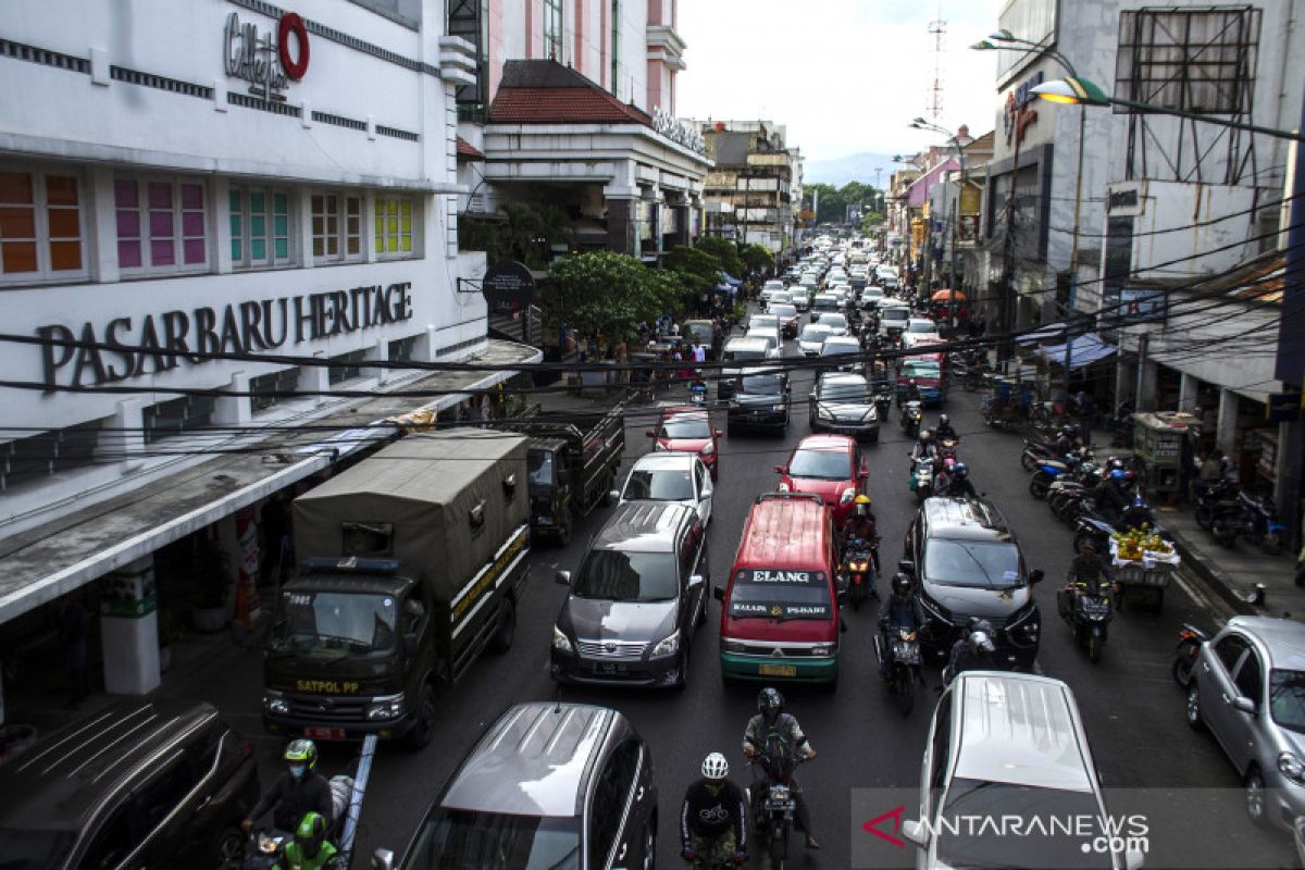 Zona merah COVID, Kota Bandung akan kurangi relaksasi kegiatan bisnis