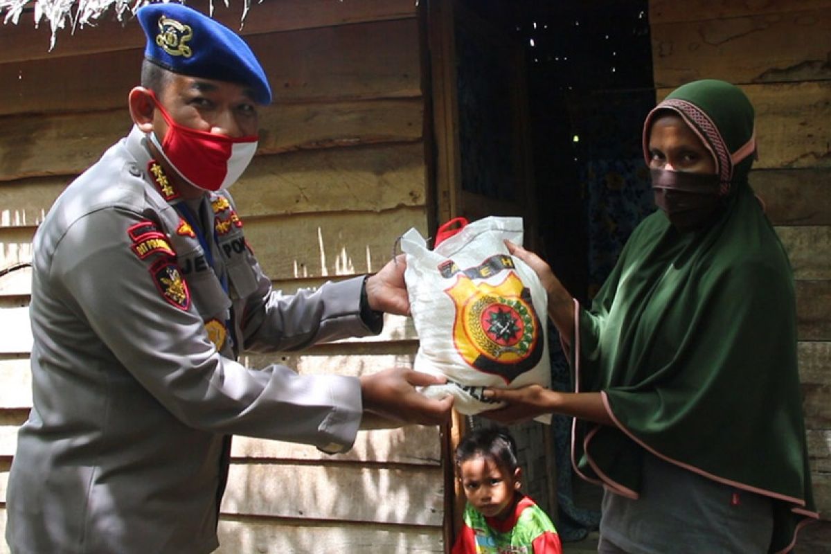 Jelang HUT Bhayangkara, Ditpolairud Polda Aceh bagikan ratusan paket sembako