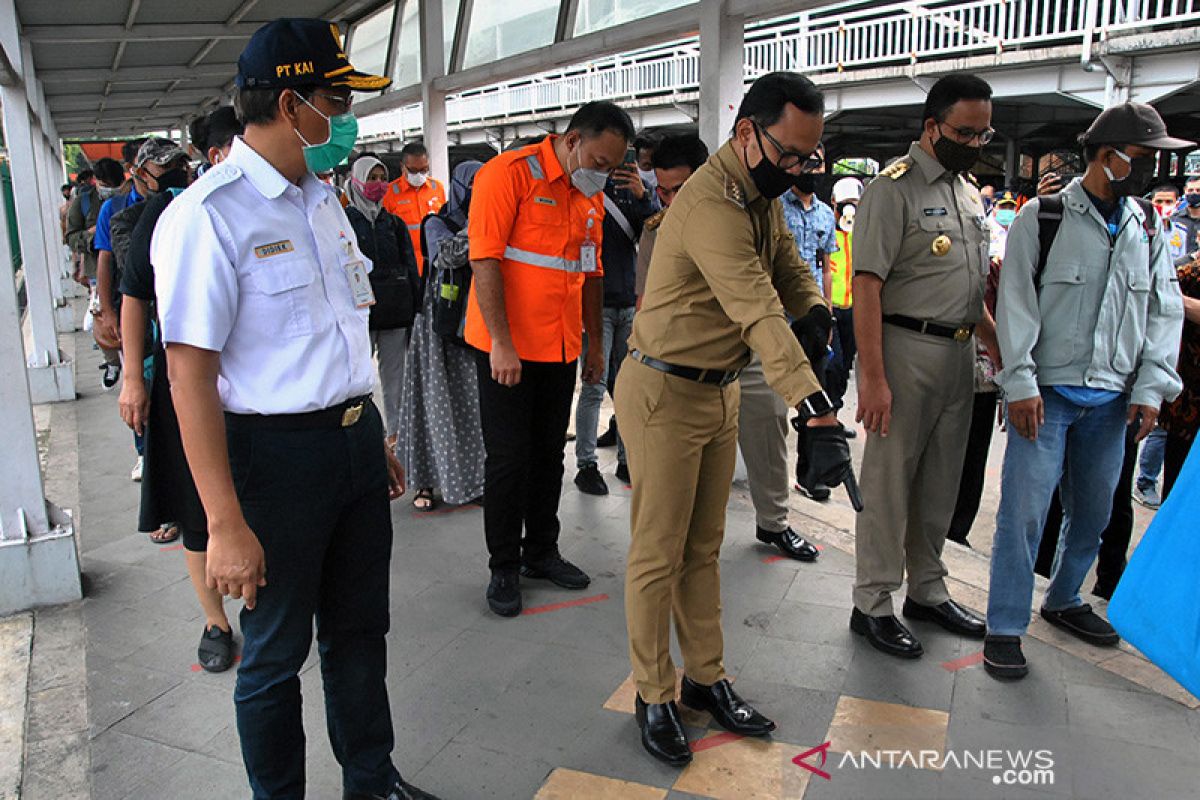 Gubernur Anies: jeda sif kerja di Jakarta tiga jam