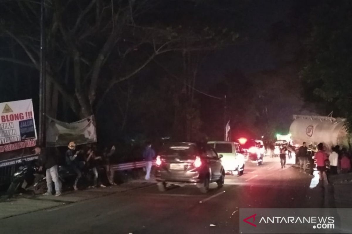 Sopir truk tanki meninggal akibat tabrakan beruntun di Cianjur-Sukabumi