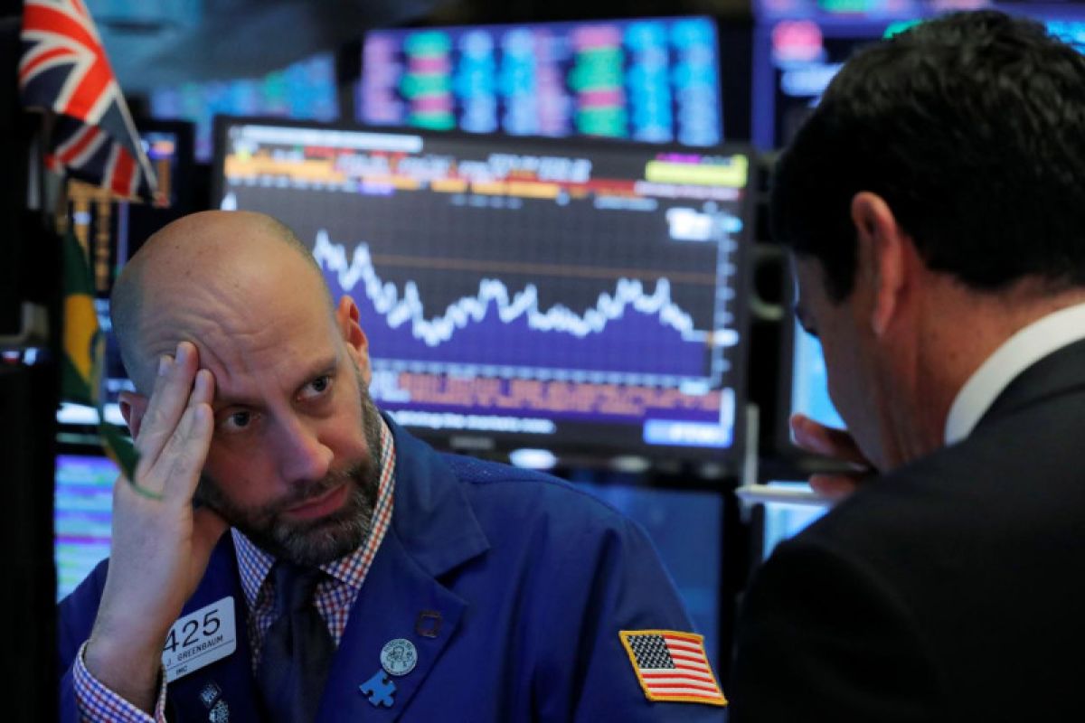 Wall Street dibuka anjlok, Indeks Dow Jones jatuh lebih dari 600 poin