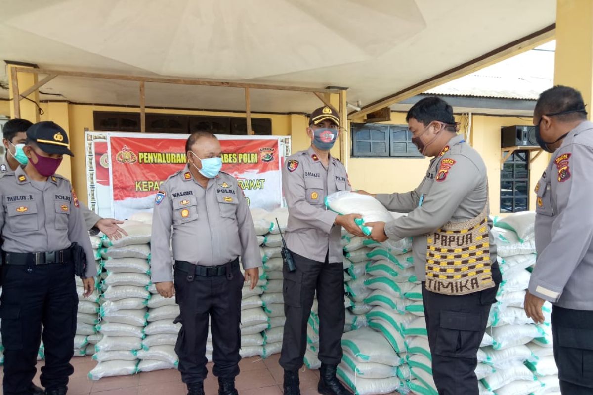 Polres Mimika sudah salurkan 20.000 kg beras bantuan dari Mabes Polri