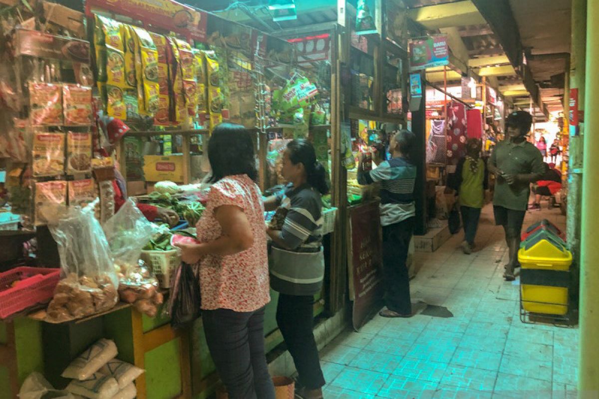 Pasar tradisional  di Kota Yogyakarta rutin disemprot disinfektan