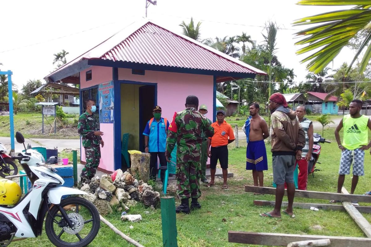 Babinsa Biak sosialisasi pencegahan COVID-19 di Kampung Marao