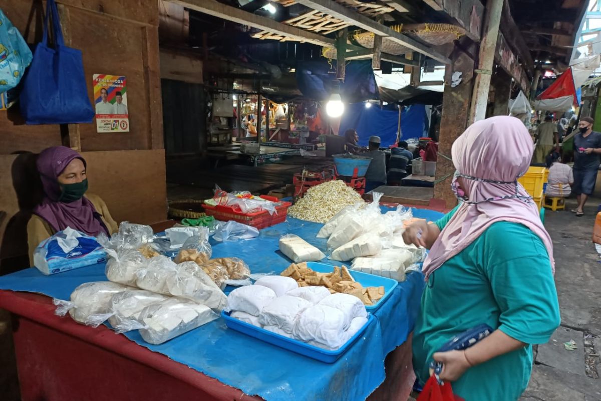 Pasar Rawa Kerbau mulai terapkan kebijakan ganjil genap hari ini