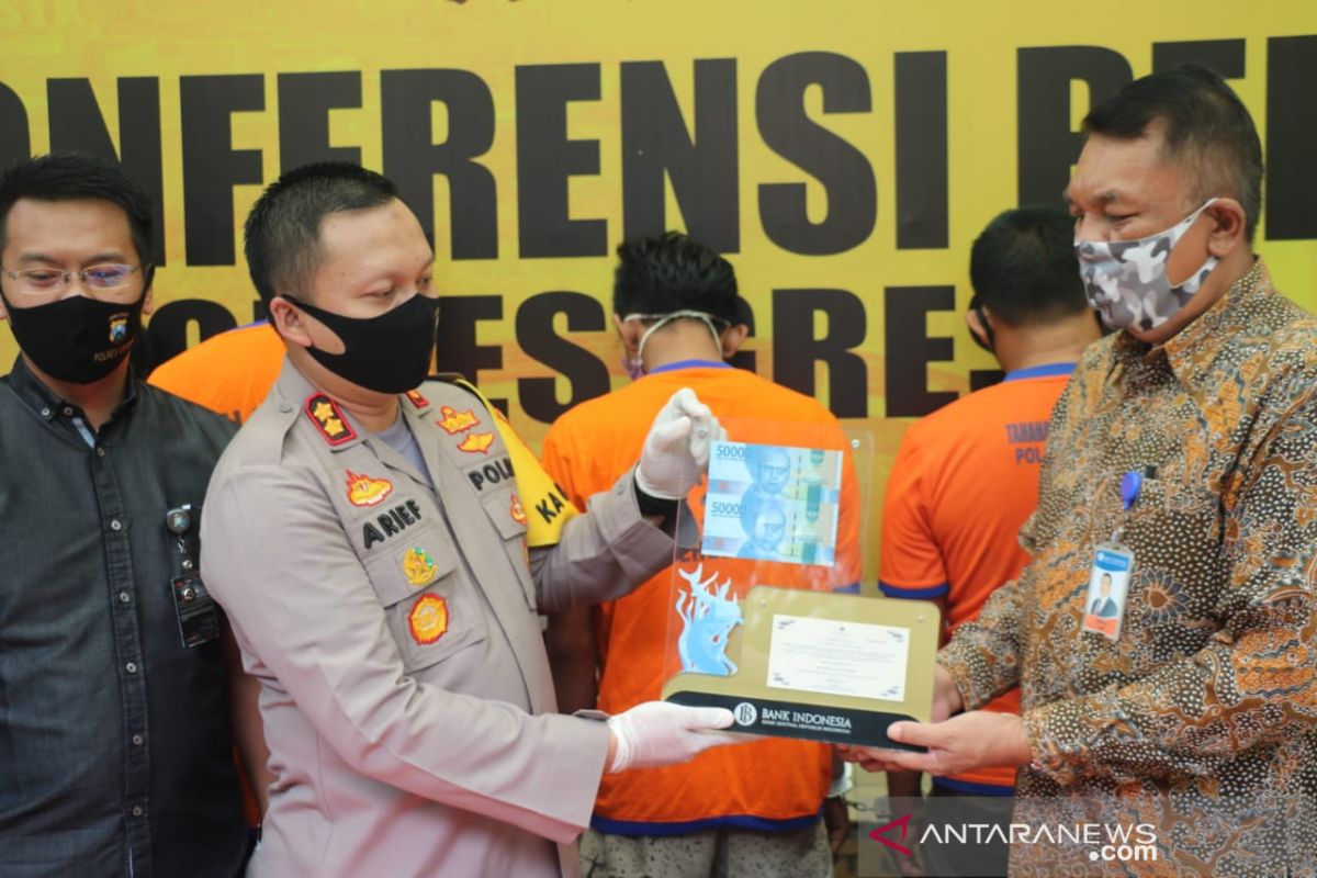 Polisi Gresik bongkar sindikat pengedar uang palsu antarprovinsi, empat pelaku diringkus