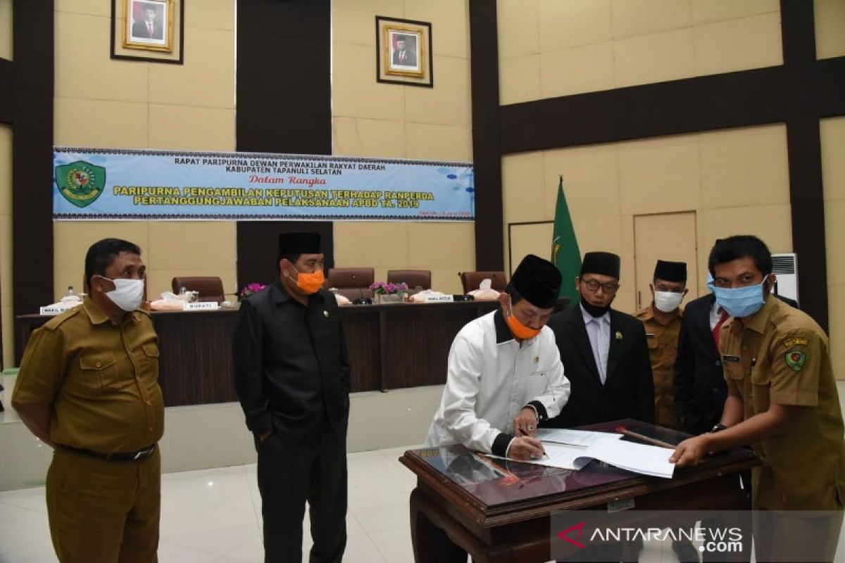 DPRD Tapsel setujui Ranperda Pelaksanaan APBD 2019 jadi Perda.