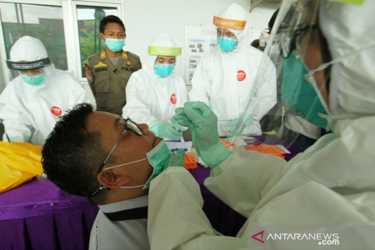 254 orang di Pasar Cileungsi Bogor jalani rapid test dan swab test