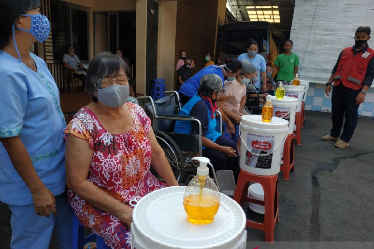 PMI Sukabumi sosialisasikan PHBS kepada lansia dalam upaya cegah COVID-19 (video)