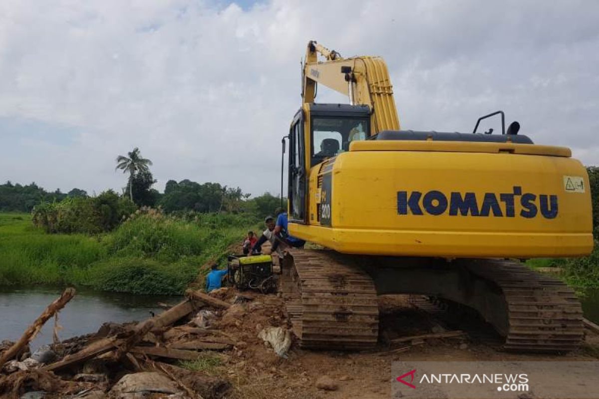 Atasi penyumbatan sungai, PT SLS komitmen selesaikan jembatan minggu ini