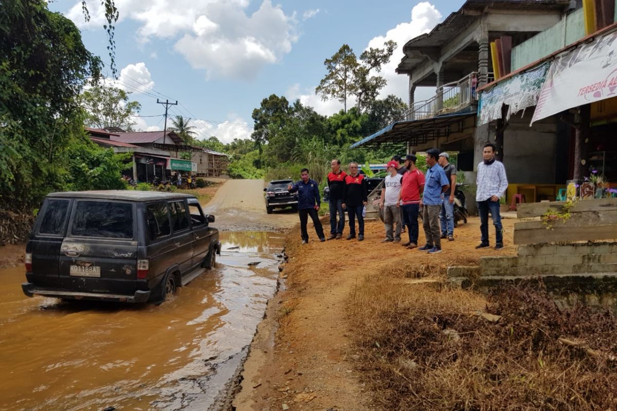 Kabupaten Landak segera perbaiki ruas jalan Darit-Meranti yang rusak