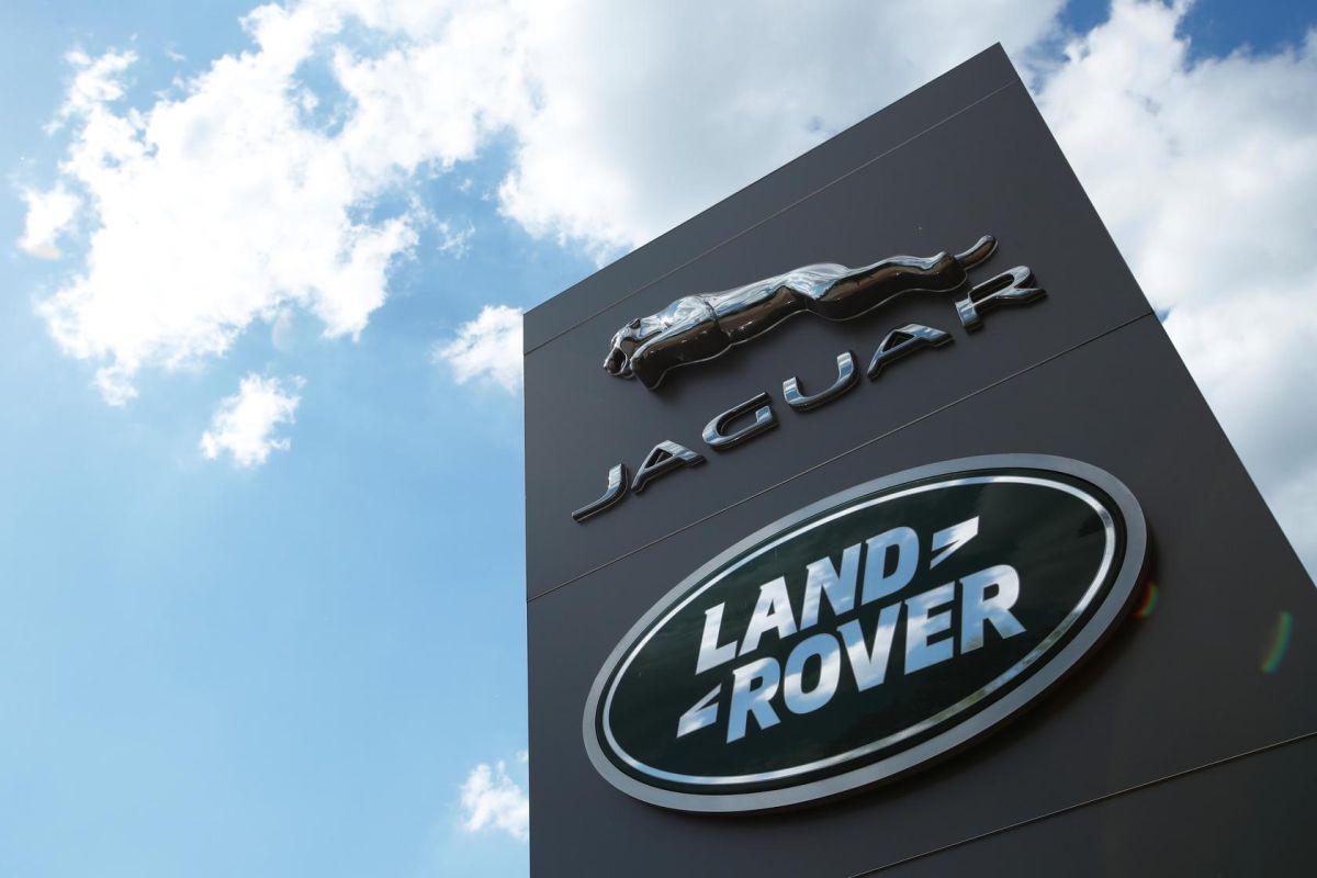 Jaguar Land Rover dapat pinjaman Rp9,6 triliun untuk kendaraan listrik