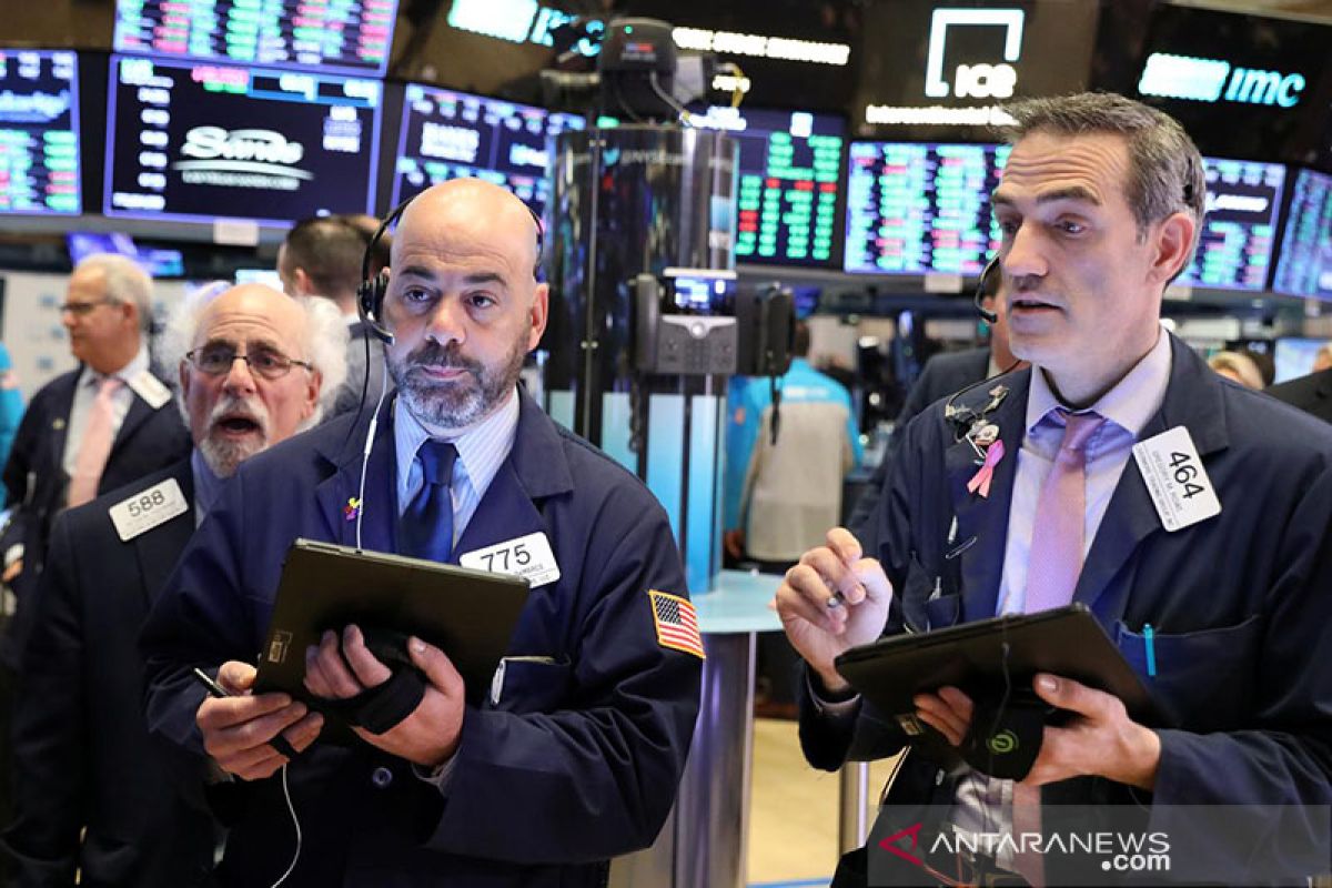 Wall Street ditutup menguat saat Fed tenangkan kekhawatiran pemulihan