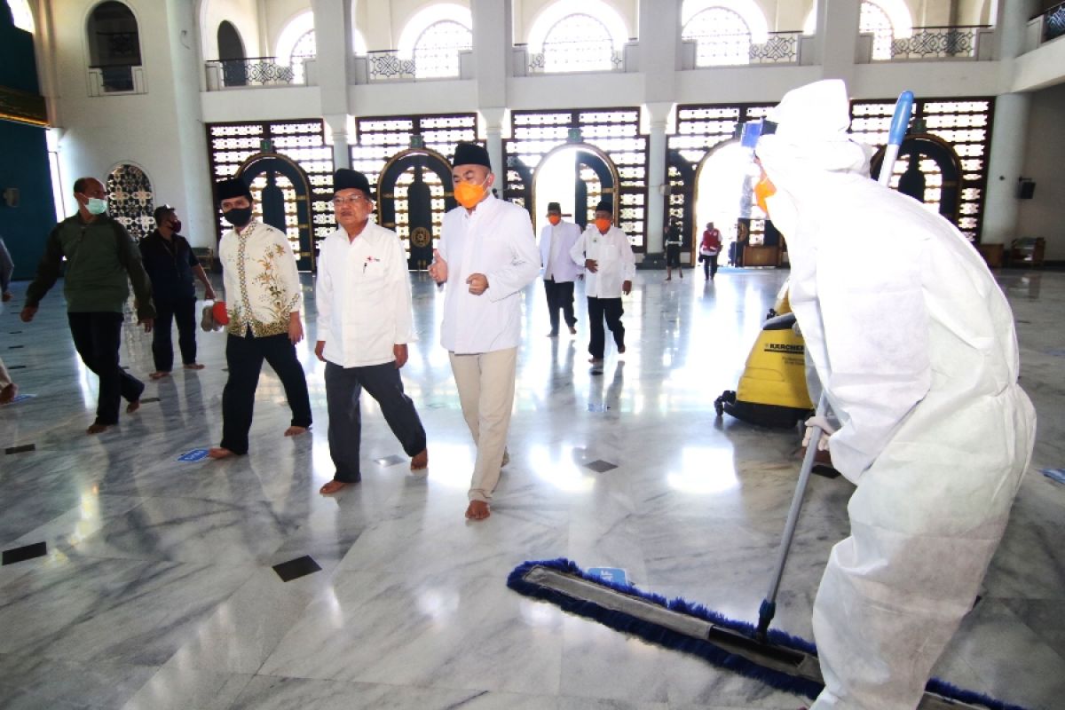 Masjid Al Akbar Surabaya jadi percontohan tempat ibadah era normal baru