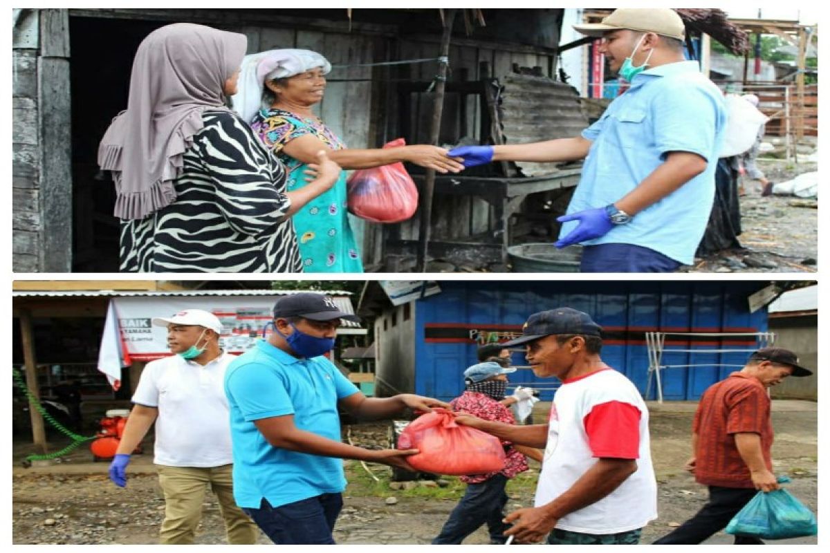 Bupati dan Ketua DPRD Tapteng bagikan 500 paket sembako di dua kecamatan