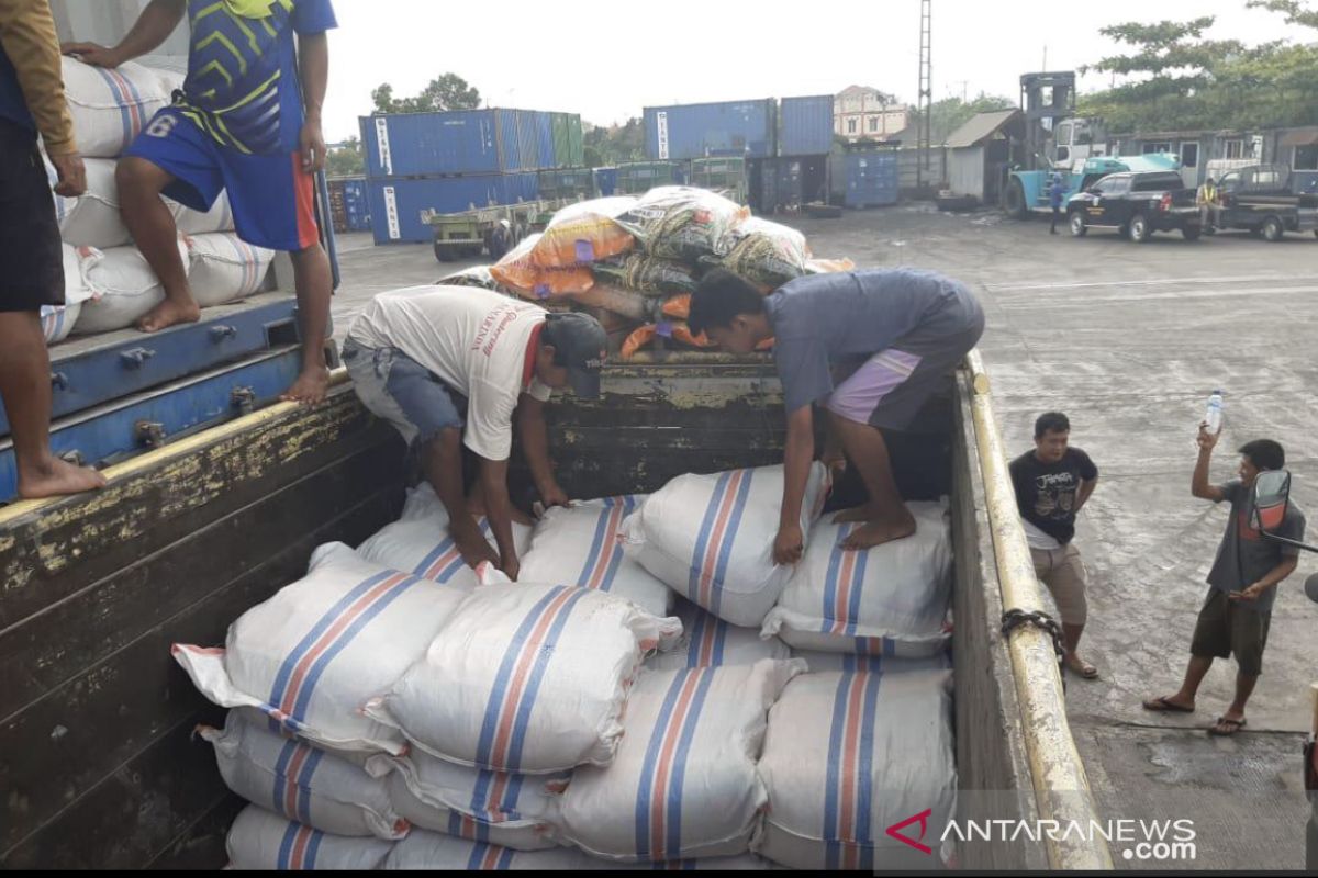 52,8 ton benih padi dari NTB sampai di Samarinda