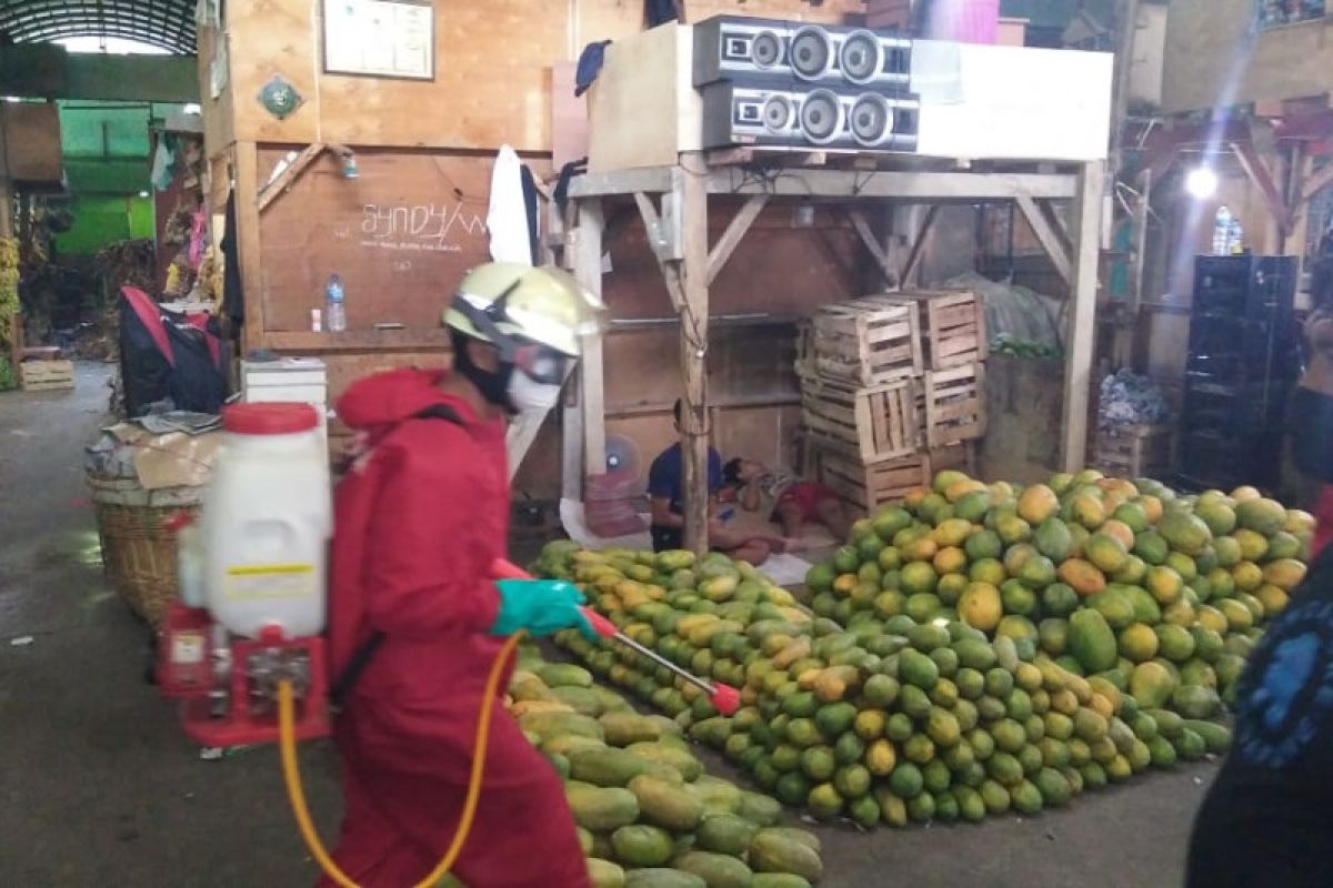 Pasar Kramat Jati kerahkan petugas sisir pelanggar PSBB