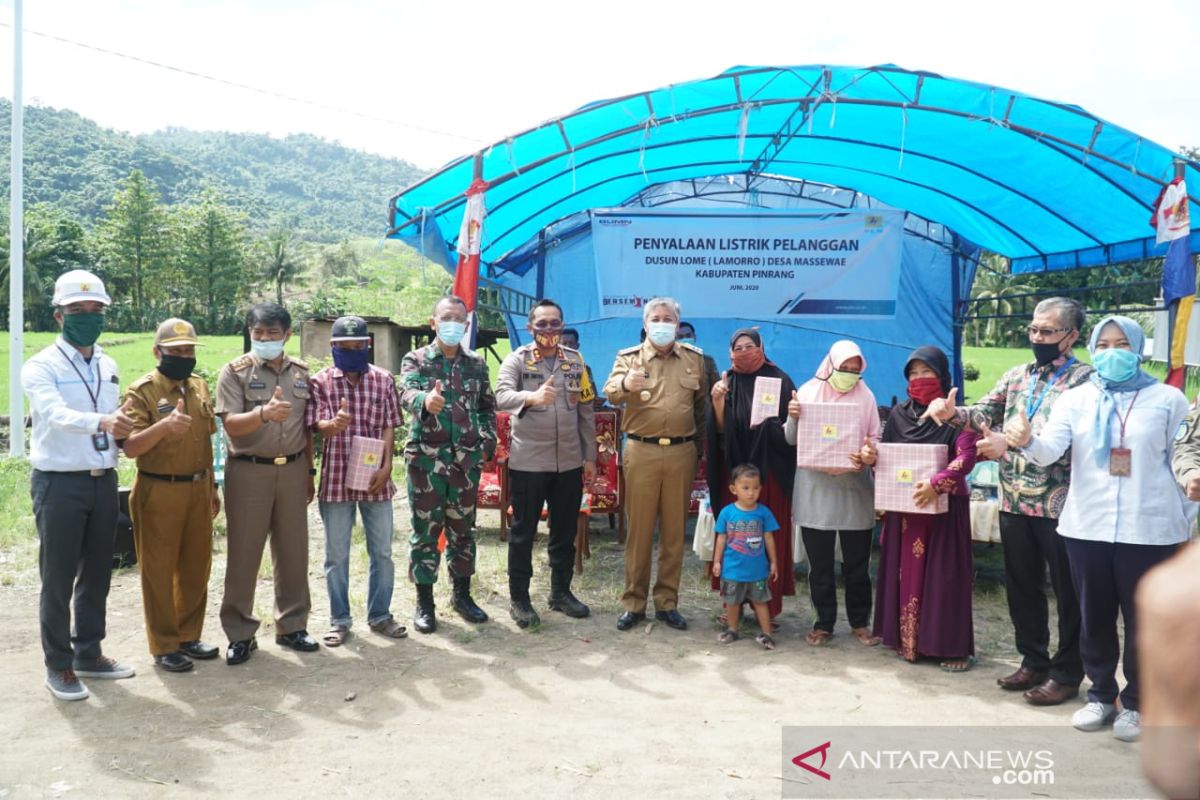 Warga Dusun Lome Pinrang kini nikmati listrik PLN setelah 53 tahun