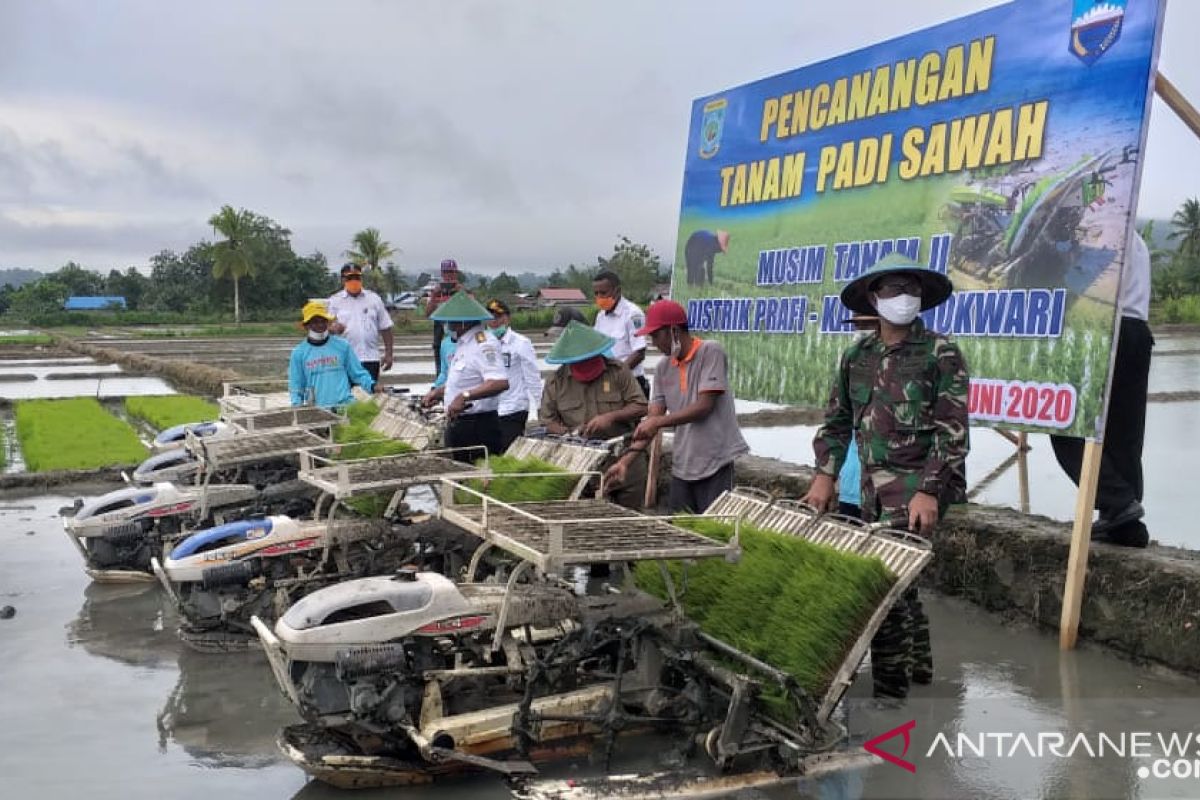 Gubernur Dominggus ajak masyarakat perkuat ketahanan pangan