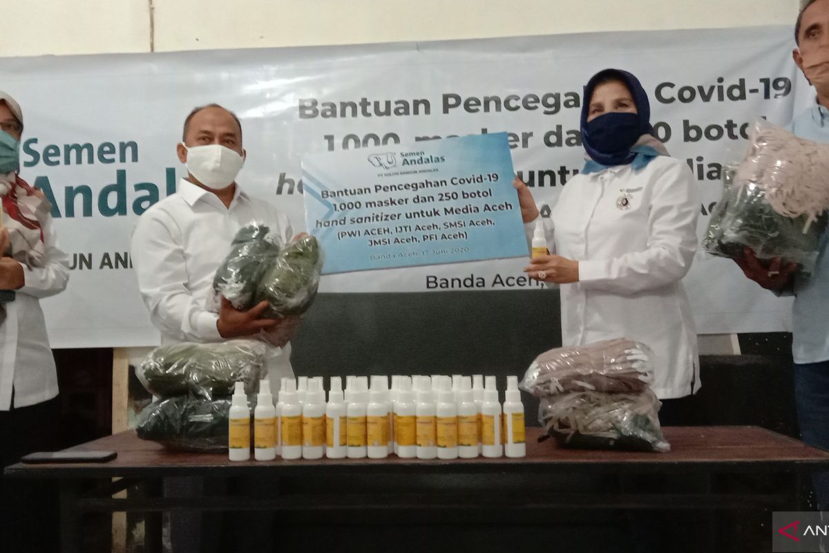 PT SBA serahkan APD untuk awak media di Banda Aceh