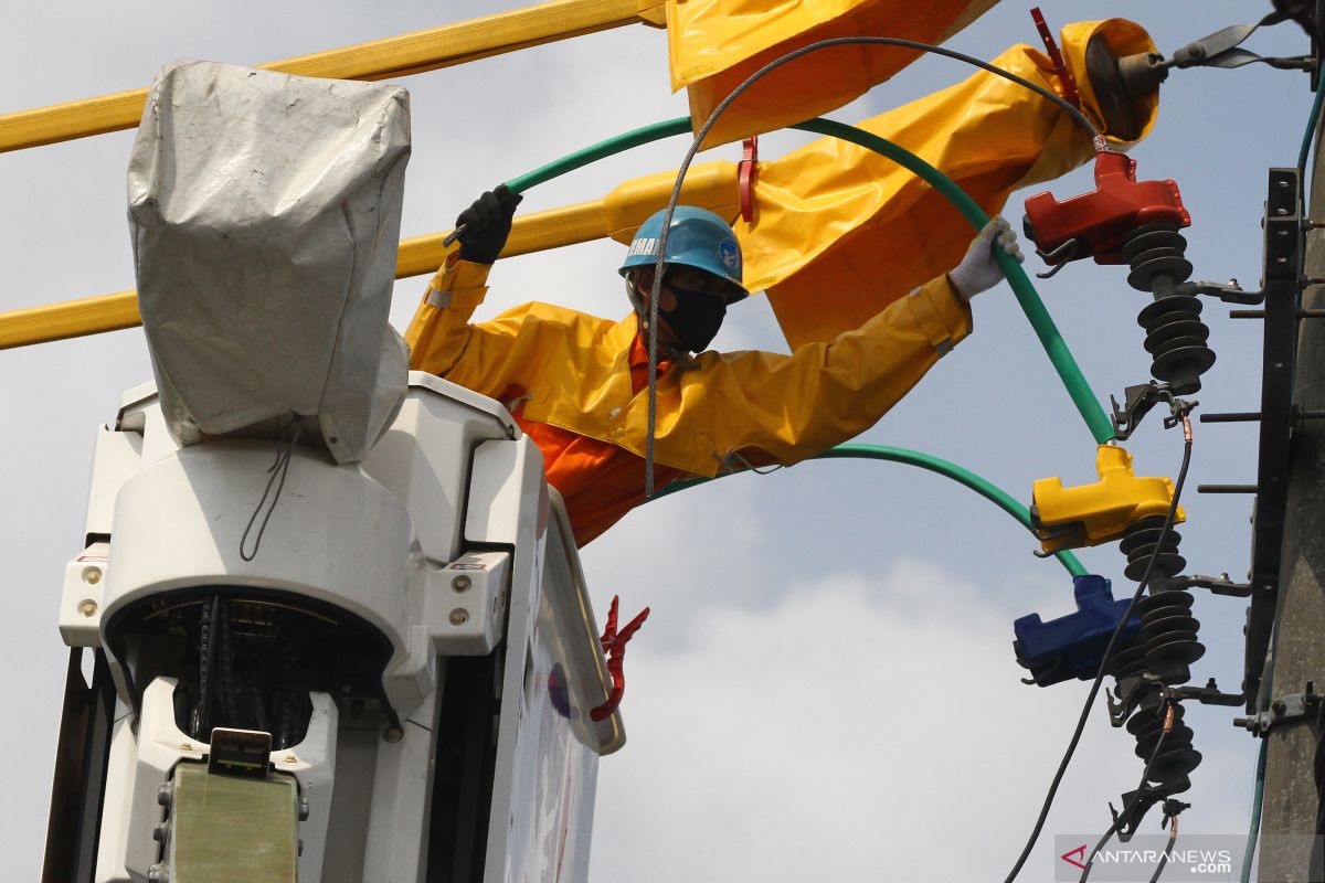 Sebanyak 1.388 petugas PLN siagakan pasokan listrik saat Pilkada Jatim