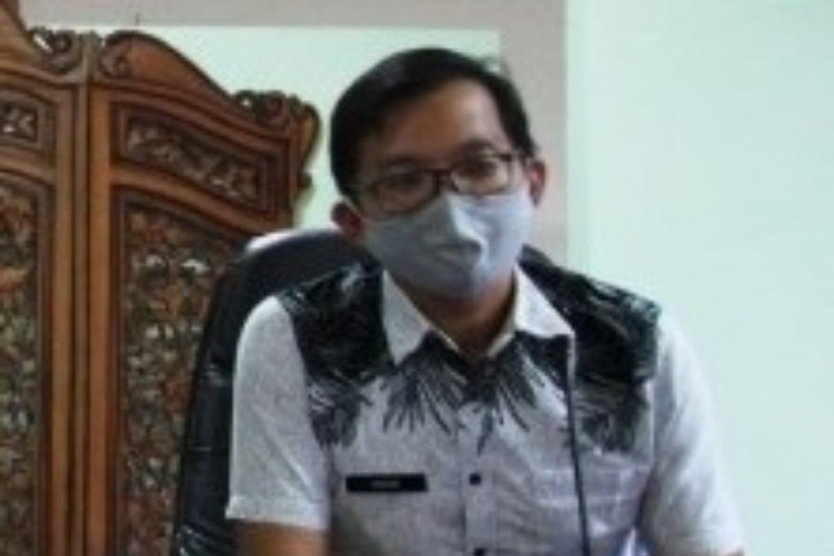 Petugas Satpol PP Bangka Barat jalani tes cepat COVID-19