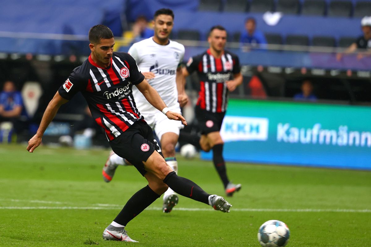 Andre Silva lakukan catatan impresif saat Frankfurt taklukkan Schalke