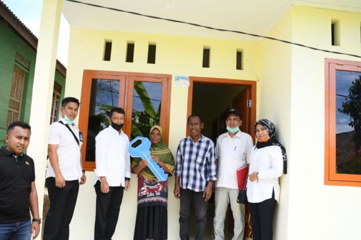 Pemerintah Aceh Serahkan rumah layak huni di Aceh Besar