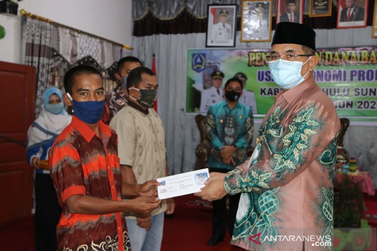 15 KPM di Kecamatan Telaga Langsat dan Angkinang terima bansos UEP