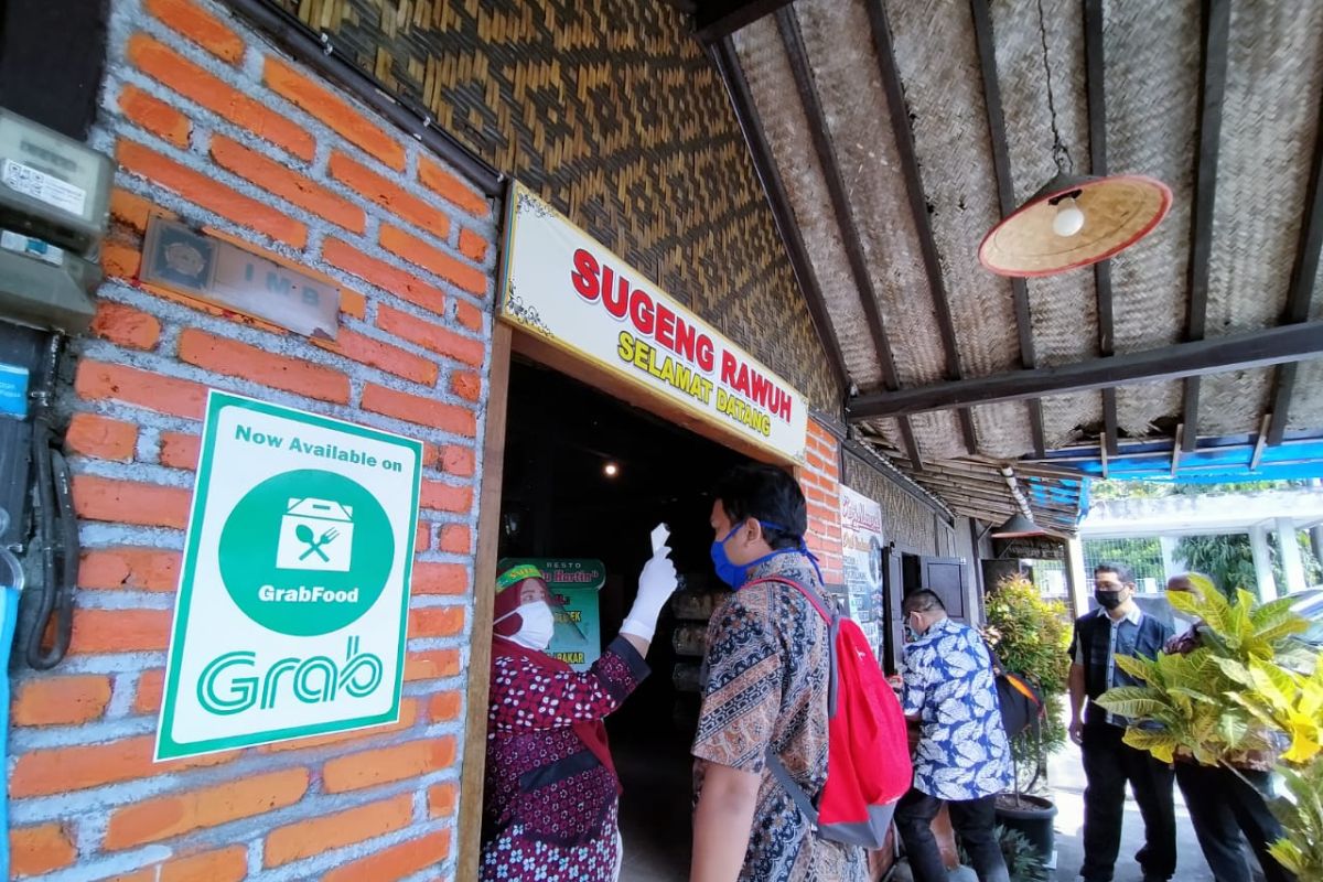 Rumah makan dan hotel di Kulon Progo diperbolehkan beroperasi