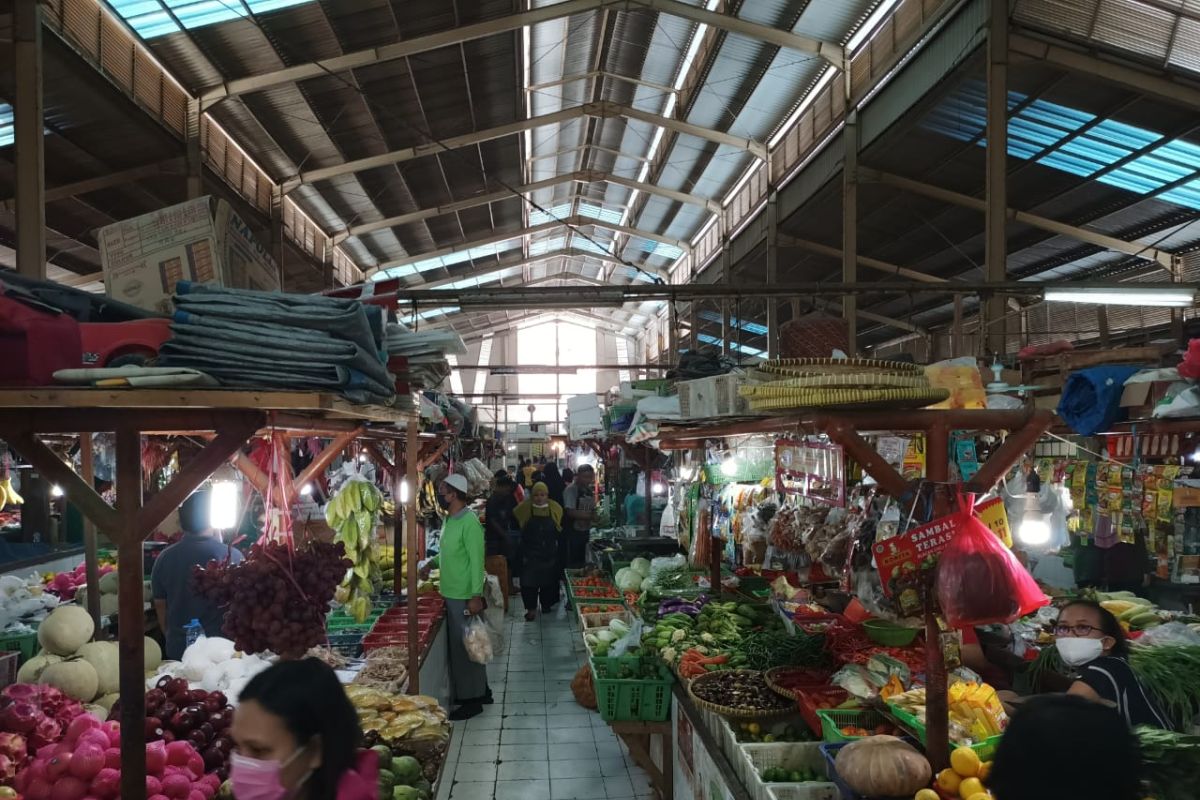 Pedagang Pasar Gembrong banyak tak patuhi aturan ganjil genap kios