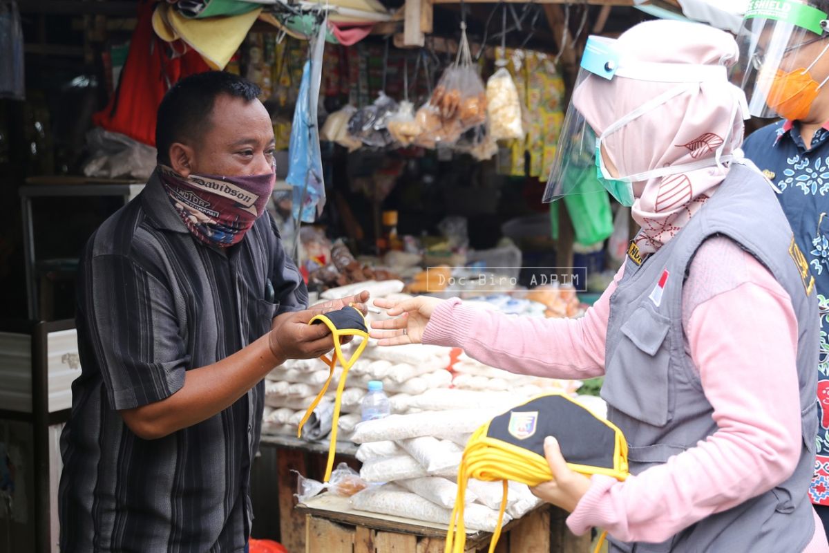 Cegah penyebaran COVID-19, Pemprov Lampung minta pedagang gunakan masker