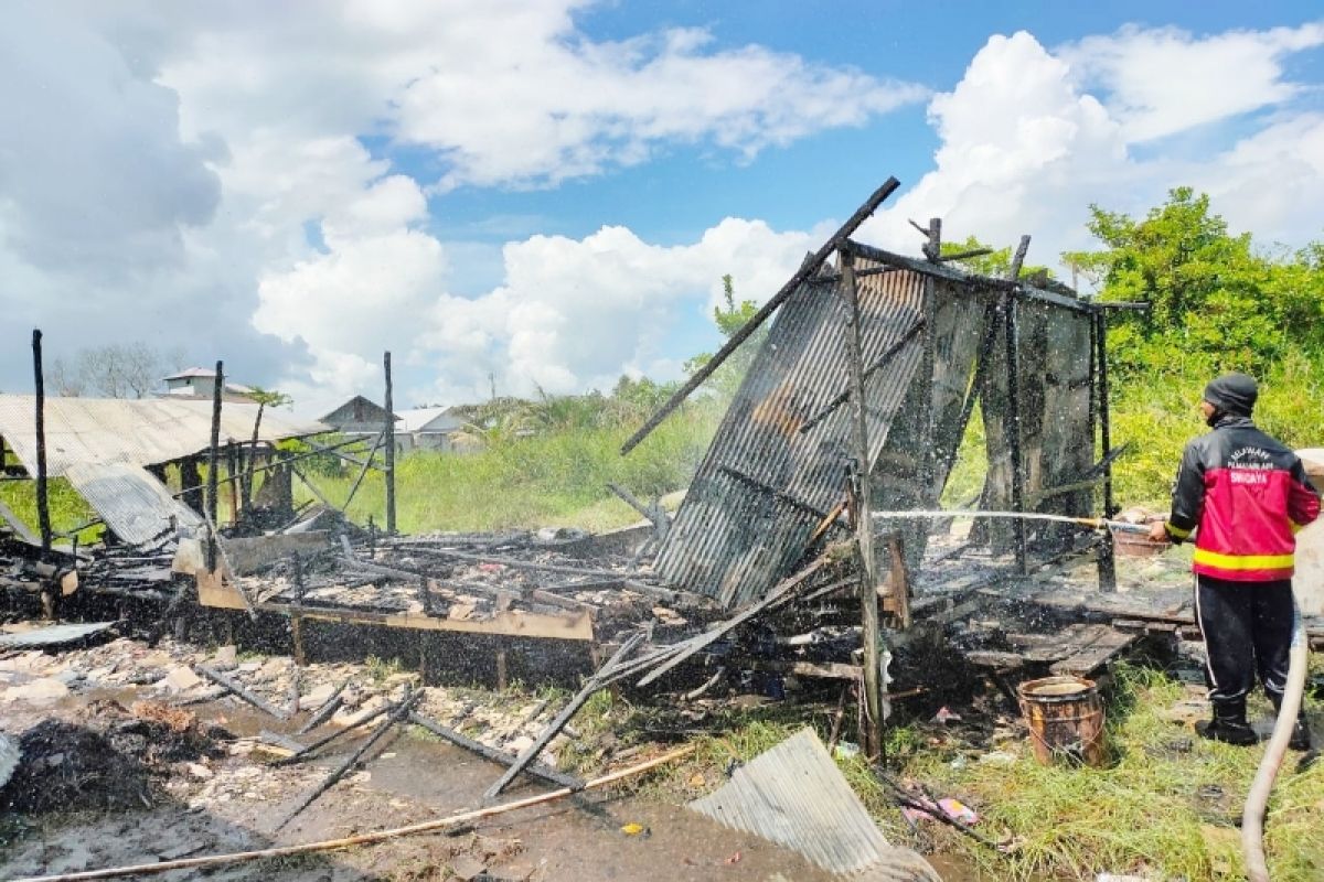 Bocah 10 tahun selamatkan adik bayi saat rumahnya terbakar